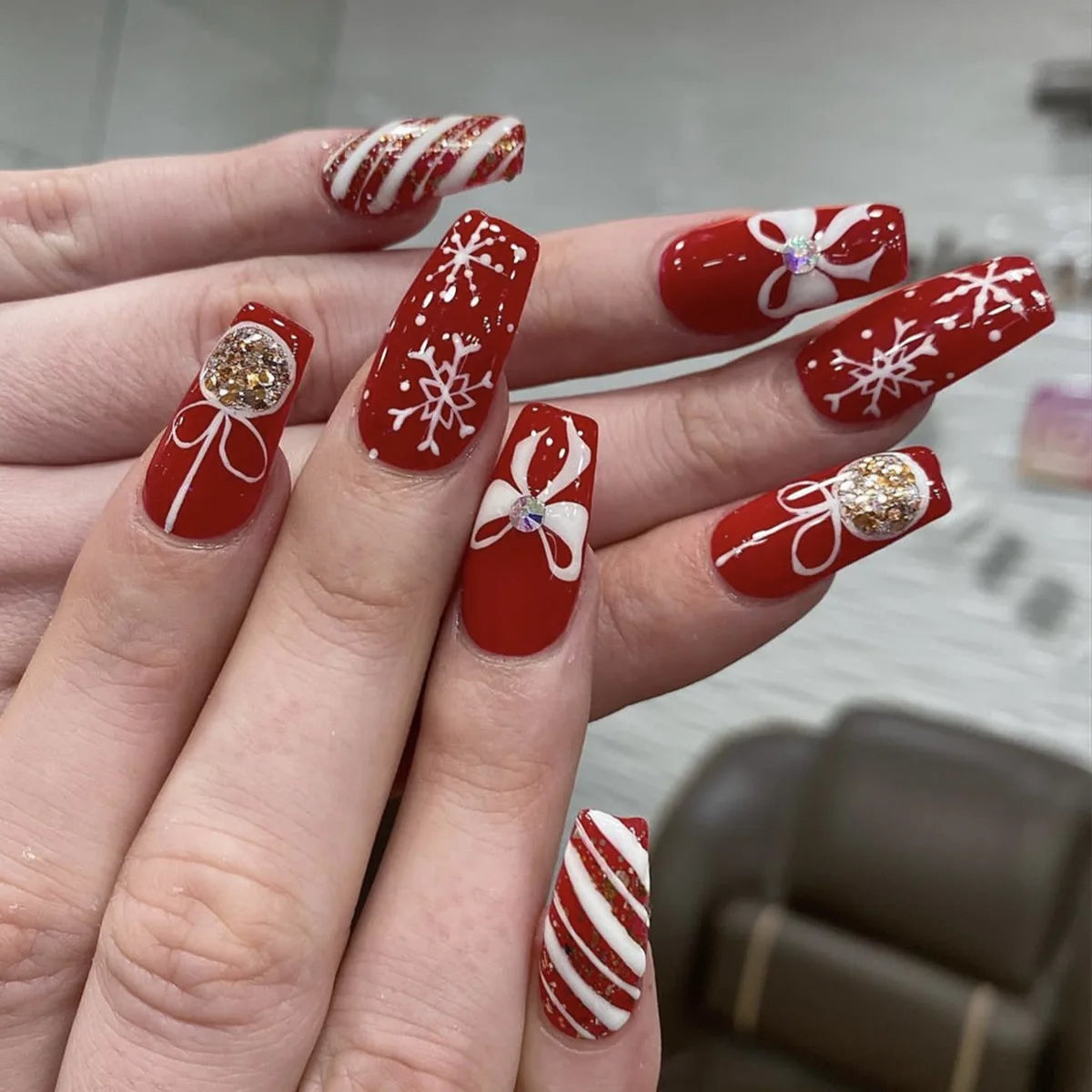 2025 Shiny Christmas Ball Fake Nails Sweet Bow Snowflake Decor False Nail Tips Wearable Mid-length Coffin Ballet Press on Nails