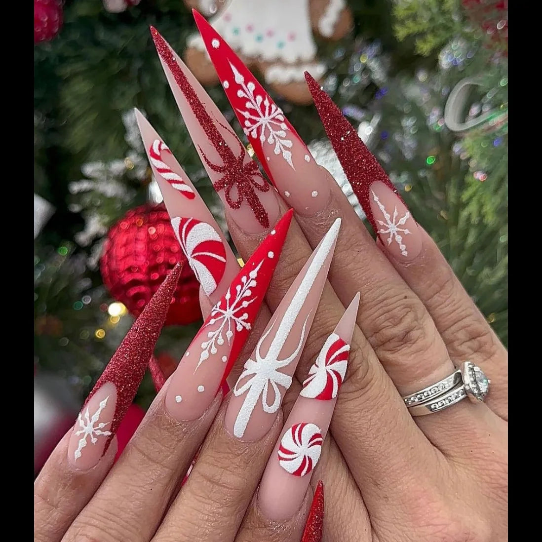 24pcs Christmas Fake Nails Long Stiletto Press On Acrylic Nails Almond Glitter Red French False Nails White Snowflake Wearable